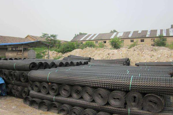 經(jīng)編滌綸土工格柵在水泥路面的作用有哪些呢？  第2張