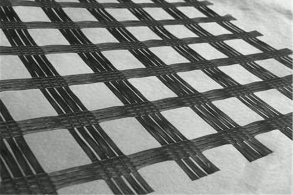 土工格柵與鋼筋哪個更牢固？鋪設究竟要選哪個？  第1張